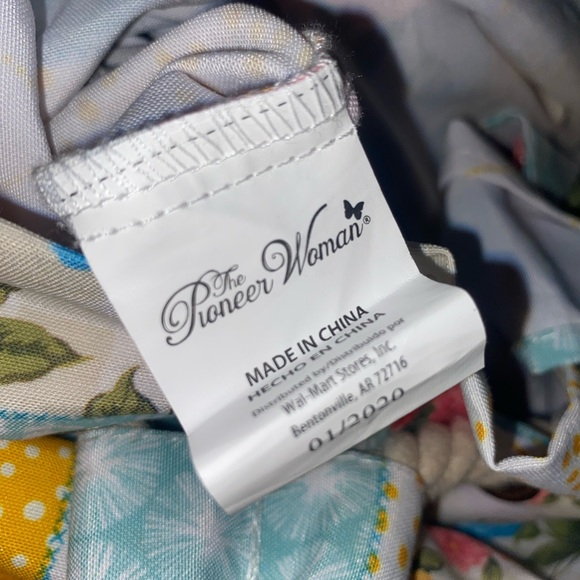 The Pioneer Woman Sweet Rose Patchwork Drawstring Canvas Laundry Bag - Picture 6 of 6